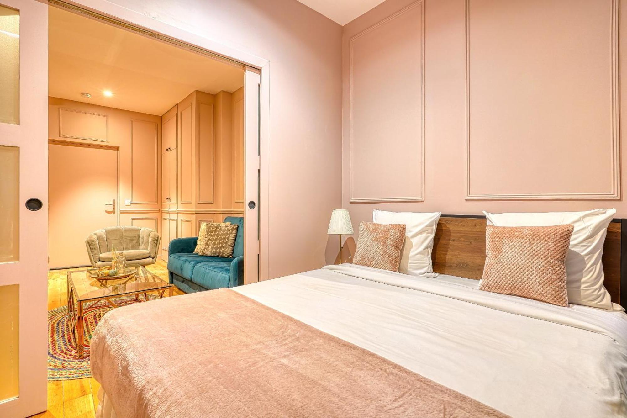 Suite Anna In Paris Republique Bilik gambar