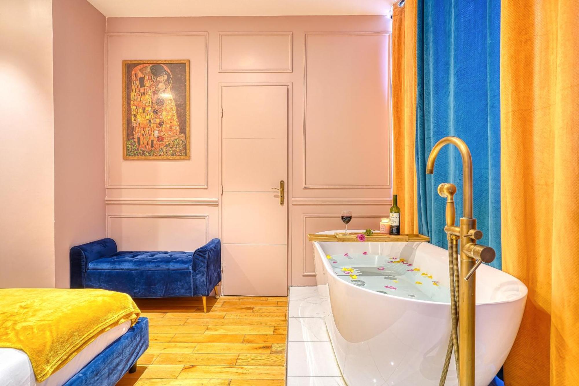 Suite Anna In Paris Republique Bilik gambar