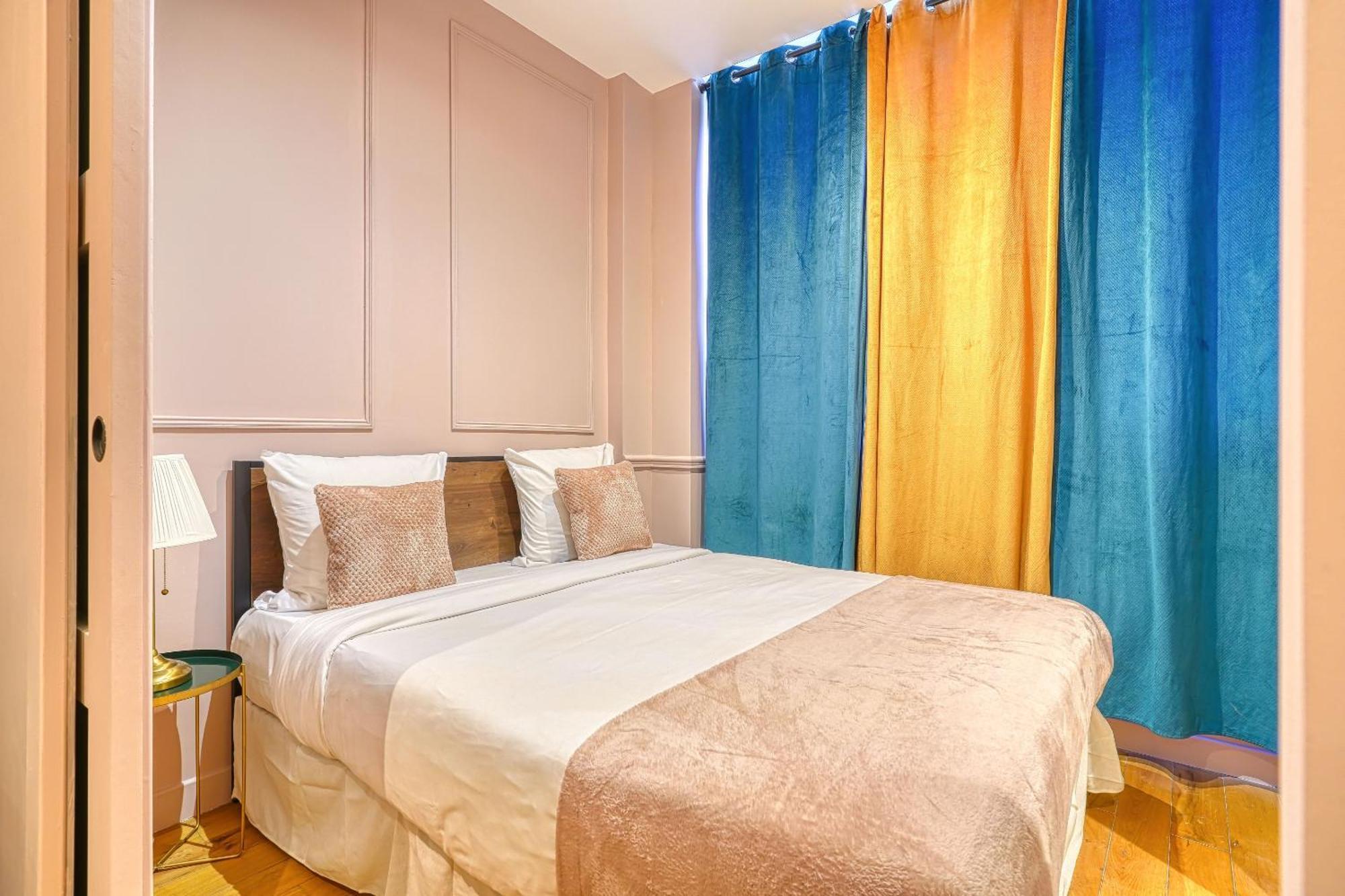 Suite Anna In Paris Republique Bilik gambar